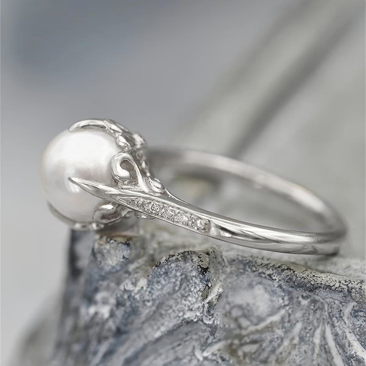 Nell | Delicate Pearl & Crystal Ring