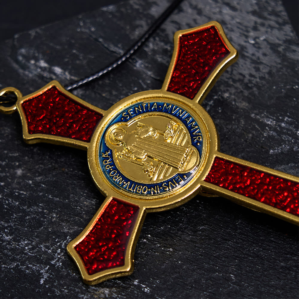 Lucia | Crucifix Necklace