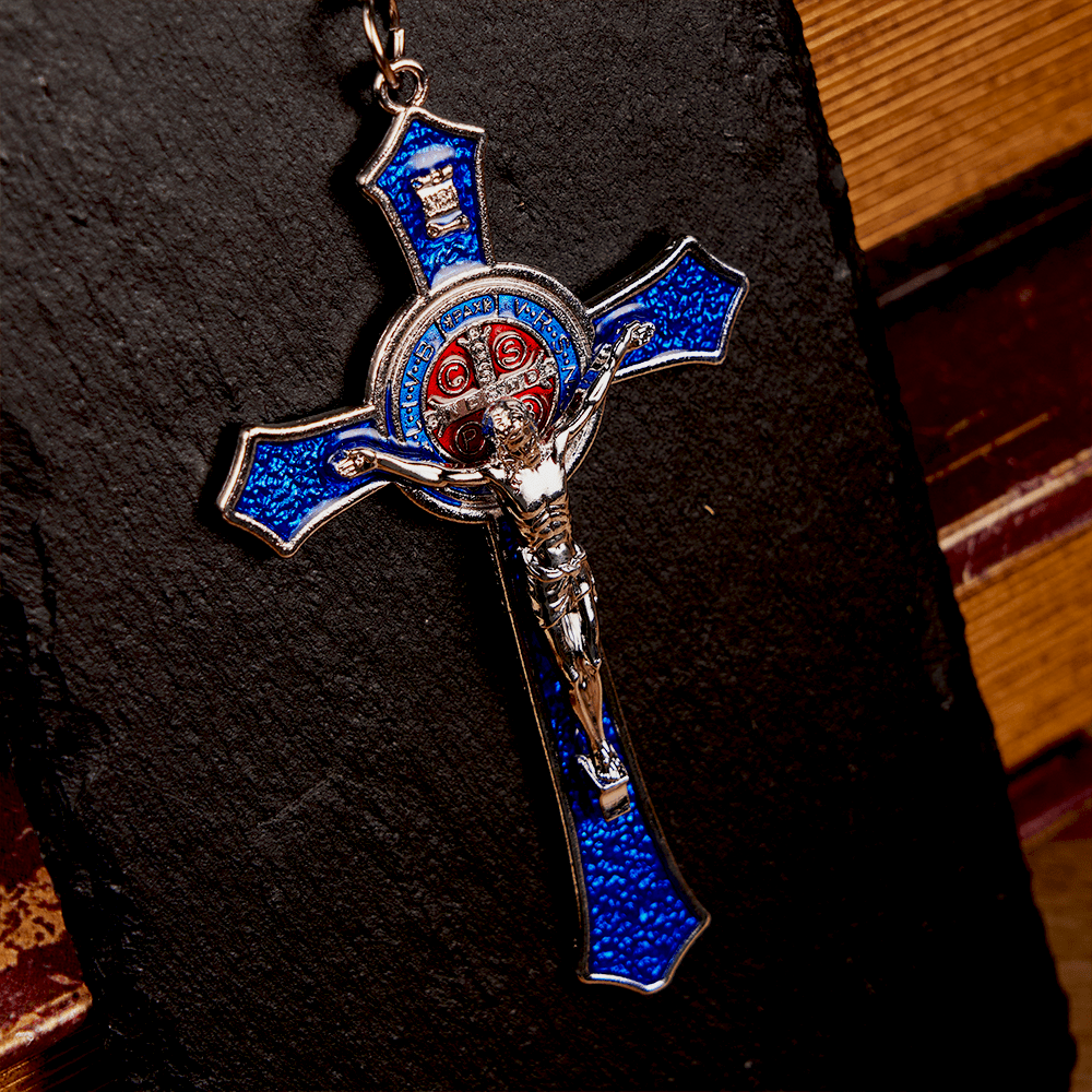 Lucia | Crucifix Necklace
