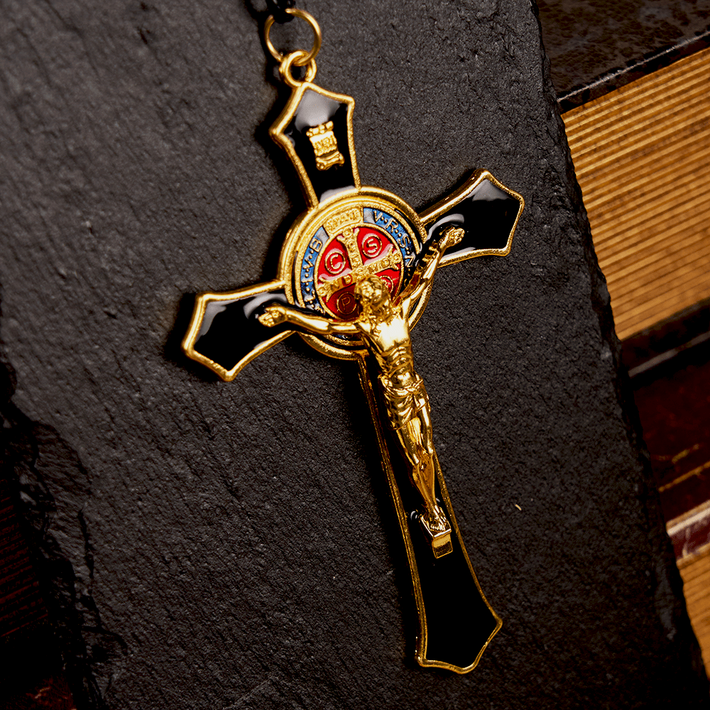 Lucia | Crucifix Necklace