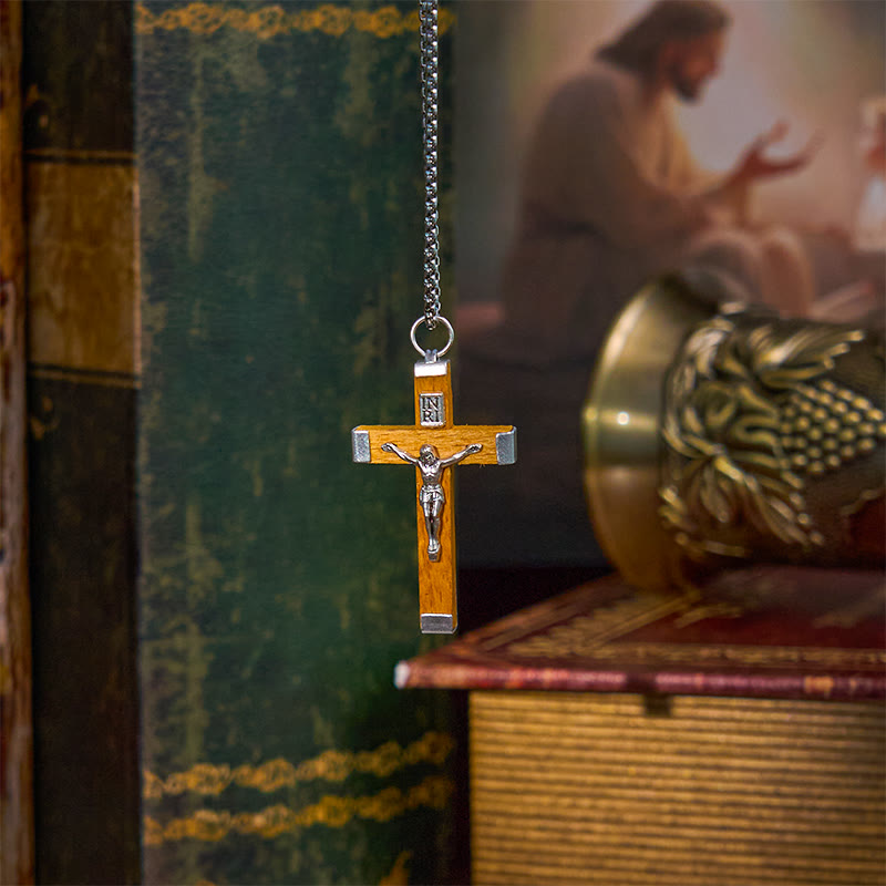 Agatha | Crucifix Necklace