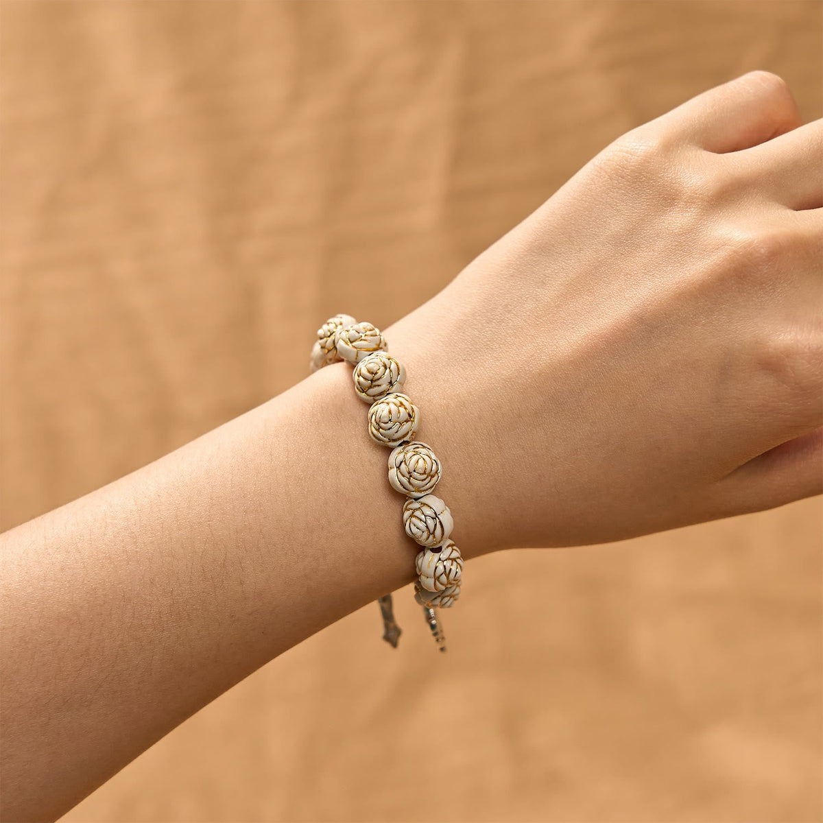 Christianartworkshop Artistically Sculpted 10mm White Rose Bead Rosary Bracelet with Crucifix