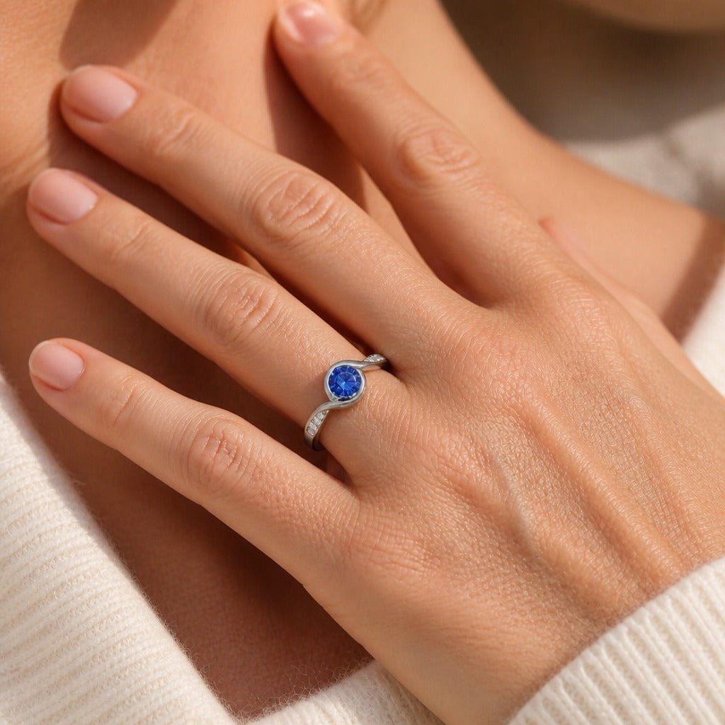 Alice | Round Accent Ring