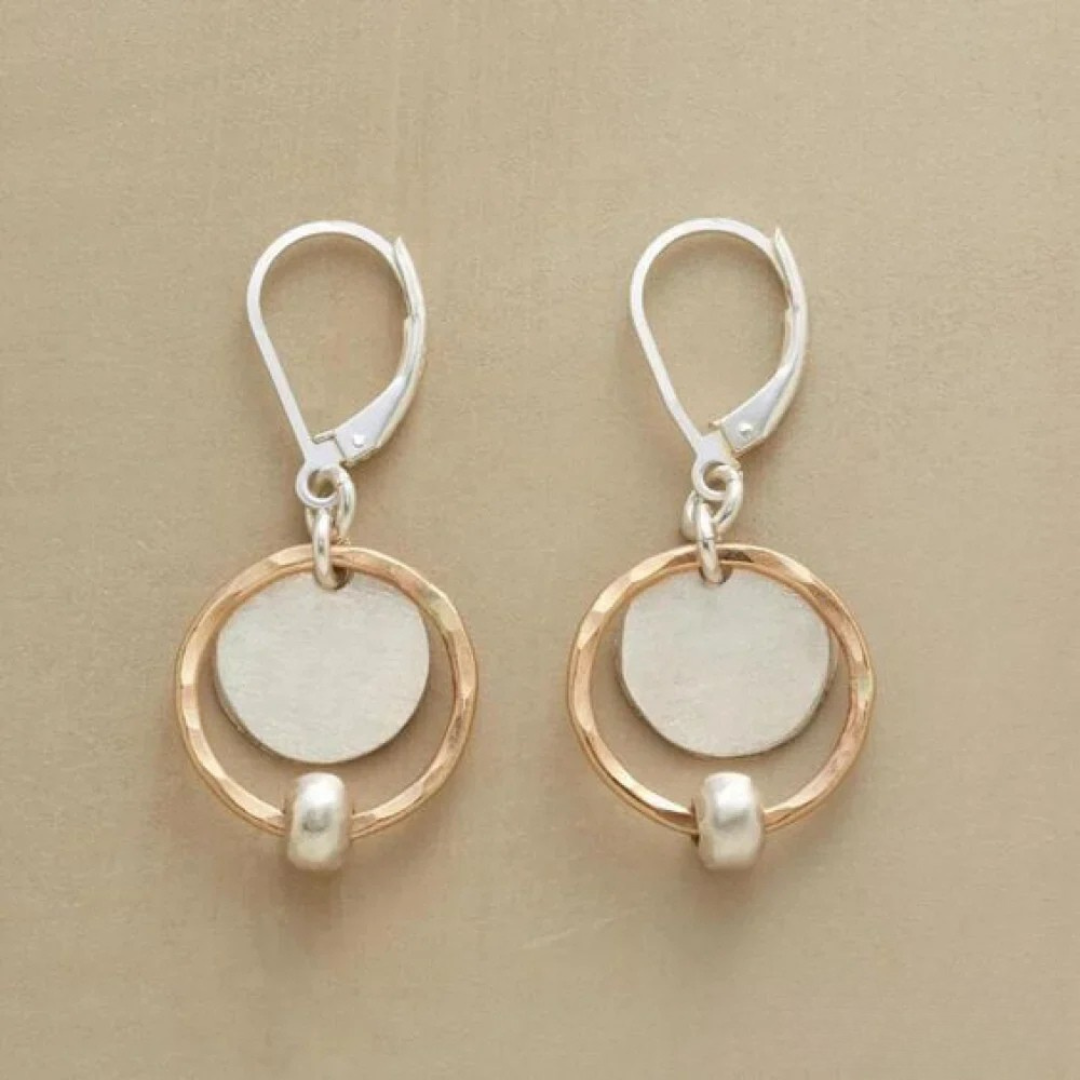 Chic earrings in gold and silver with pearls