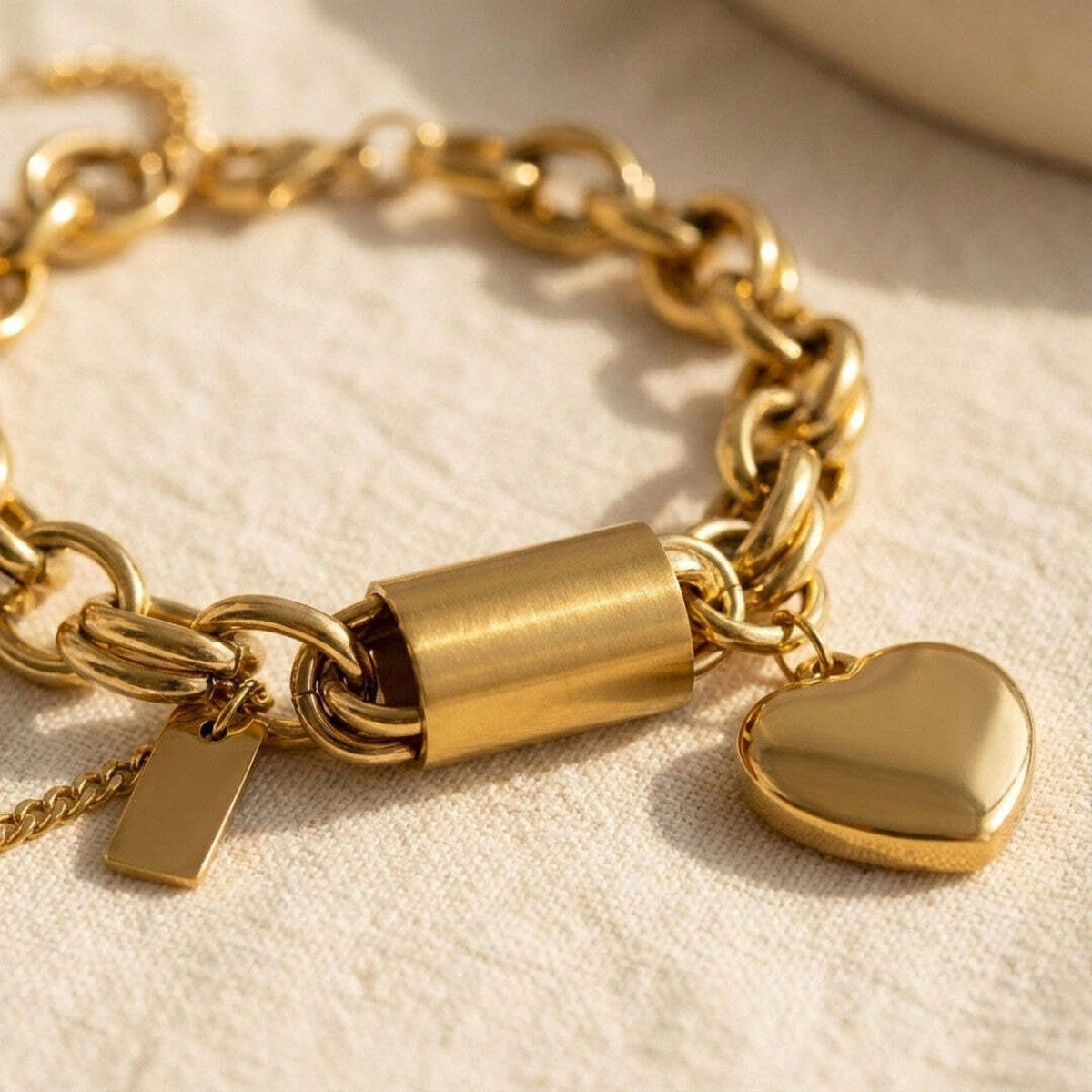 Brienne | Golden Heart Link Bracelet