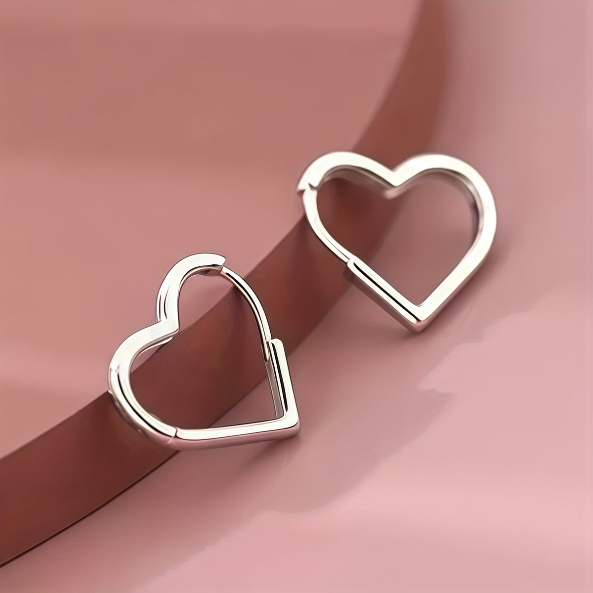 Heart-shaped earrings in stainless steel with gold finish