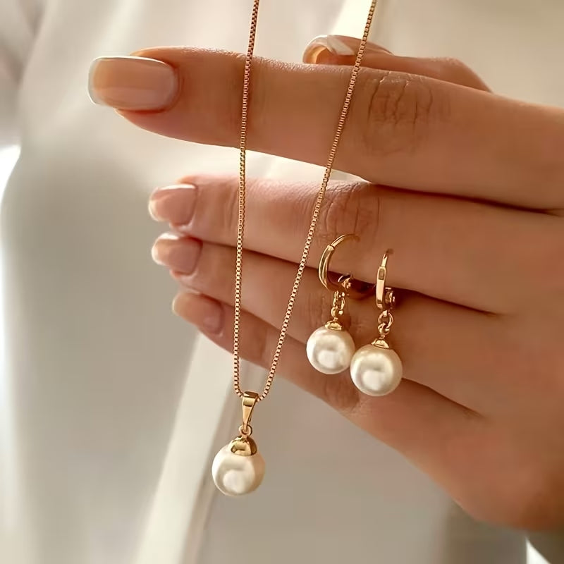 3-piece set of necklace and earrings with pearls