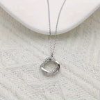 Elegant gold necklace with pendant