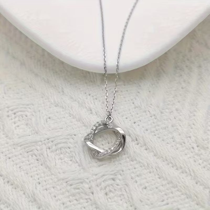 Elegant gold necklace with pendant