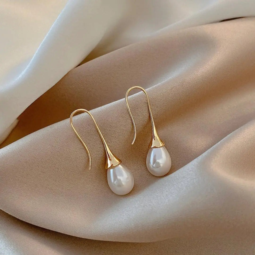 Gabrielle | Gold Pearl Drop Earrings