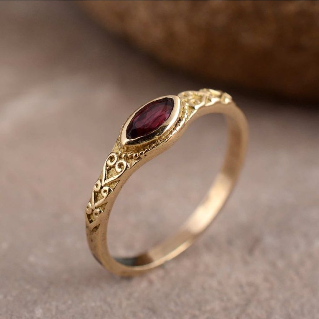 Carmen | Vintage Red Stone Ring