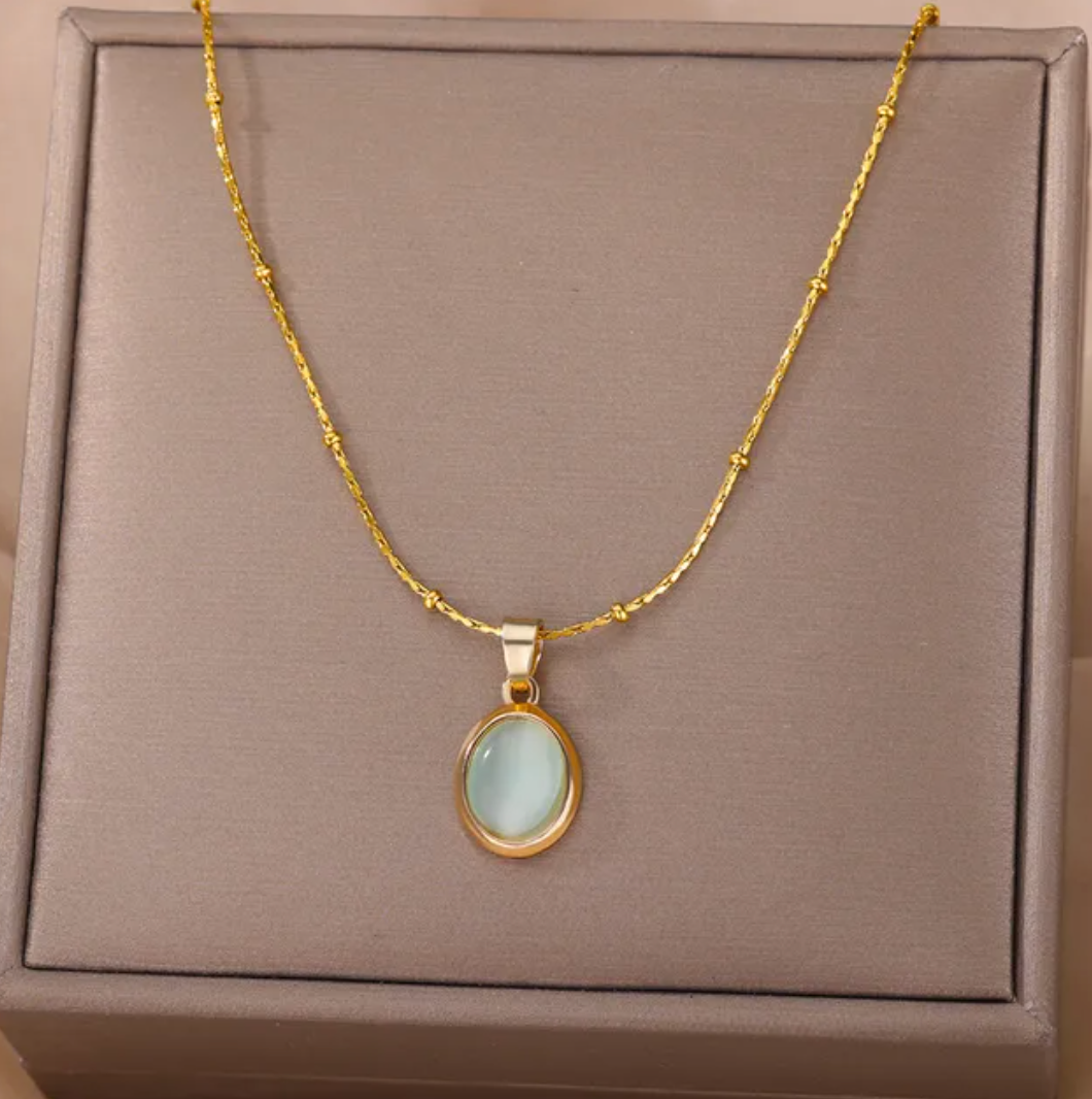 18-Carat Gold-Plated Quartz Necklace in Style