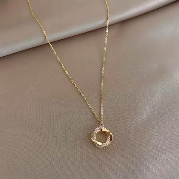 Elegant gold necklace with pendant