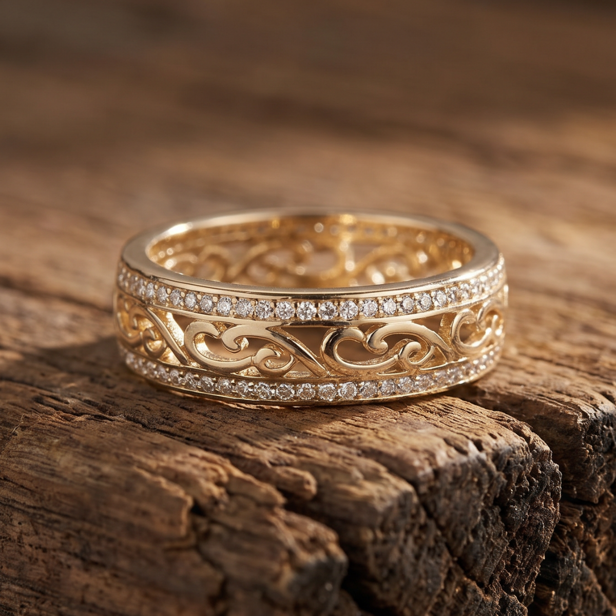 Brienne | Shiny Hollow Gold Ring