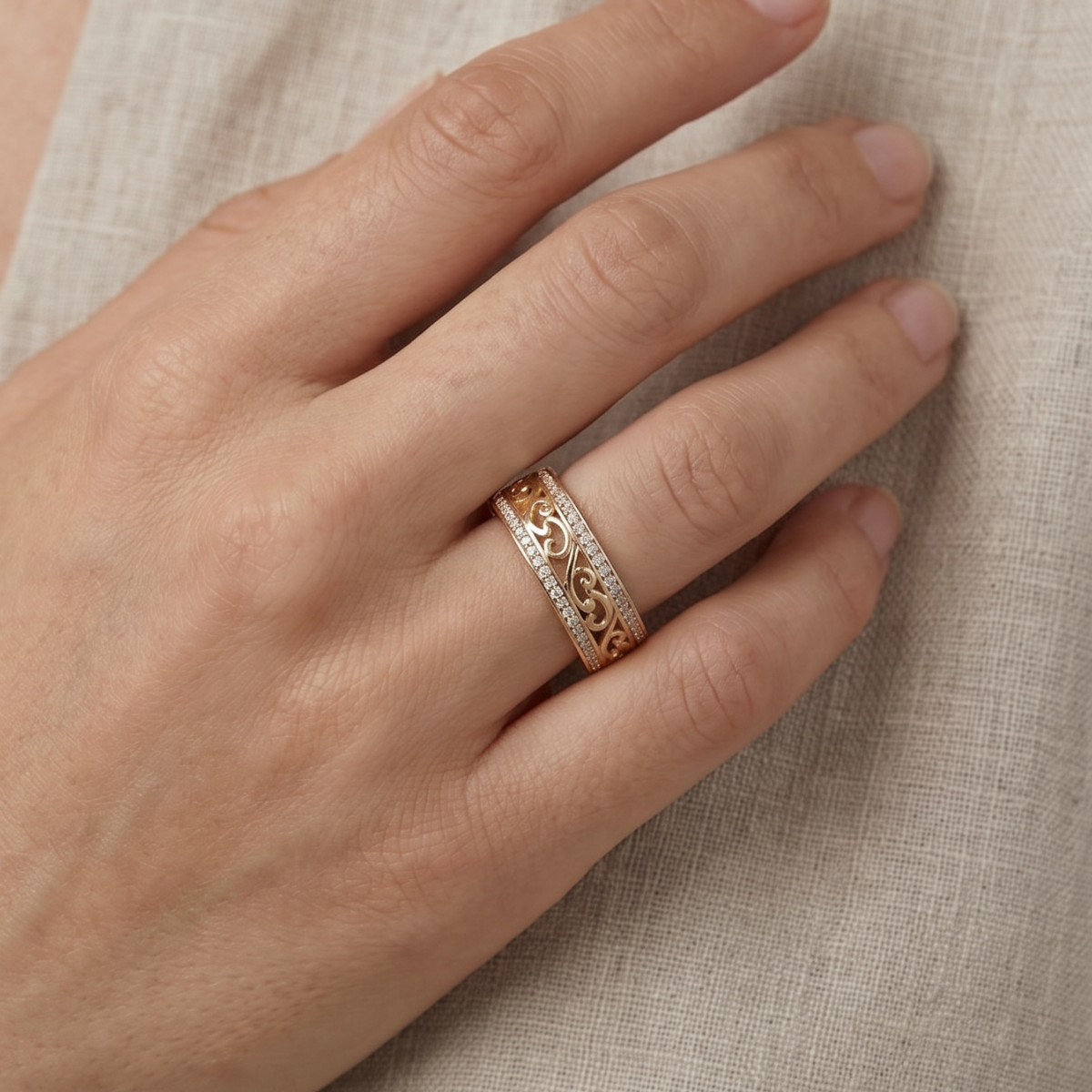 Brienne | Shiny Hollow Gold Ring