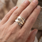 Bijou | Wavy Gold Zirconia Ring in Vintage Style