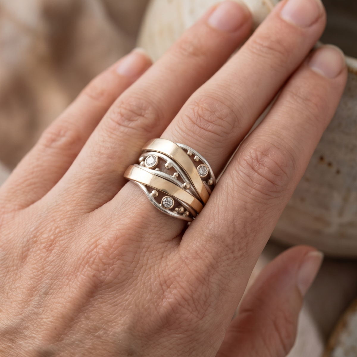 Bijou | Wavy Gold Zirconia Ring in Vintage Style