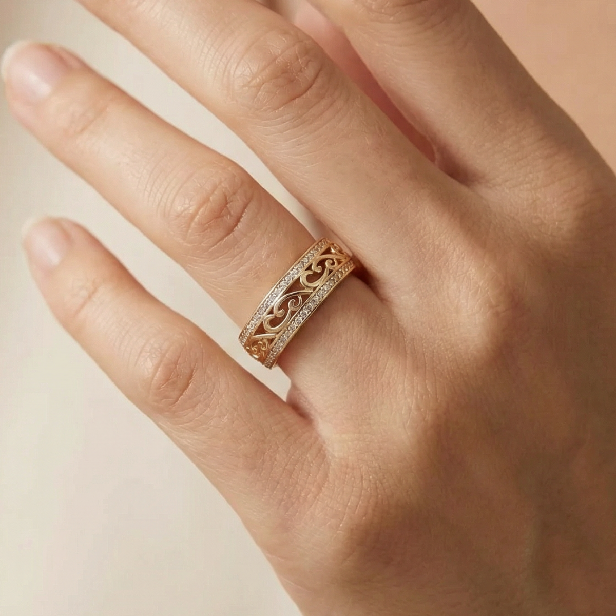 Uma | Bright Hollow Gold Ring
