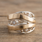 Bijou | Wavy Gold Zirconia Ring in Vintage Style