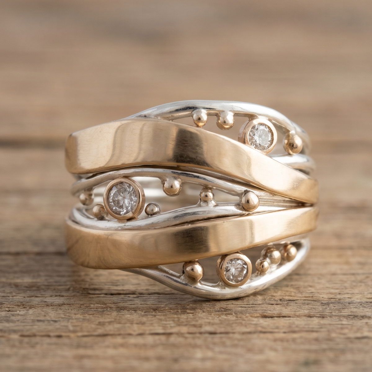 Bijou | Wavy Gold Zirconia Ring in Vintage Style