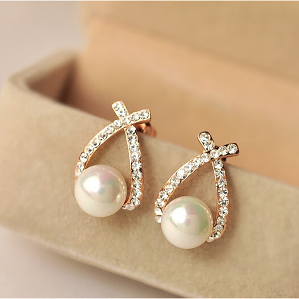 Odette | Gold Crisscross Pearl Stud Earrings