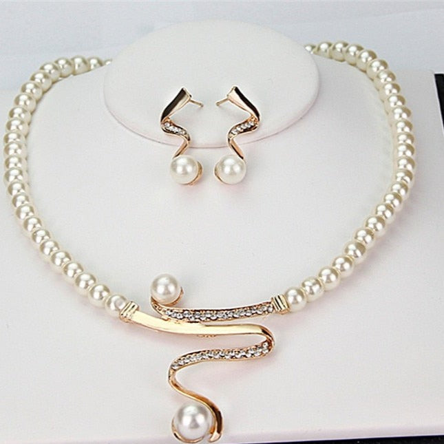 Set Necklace + Earrings with Real Pearls