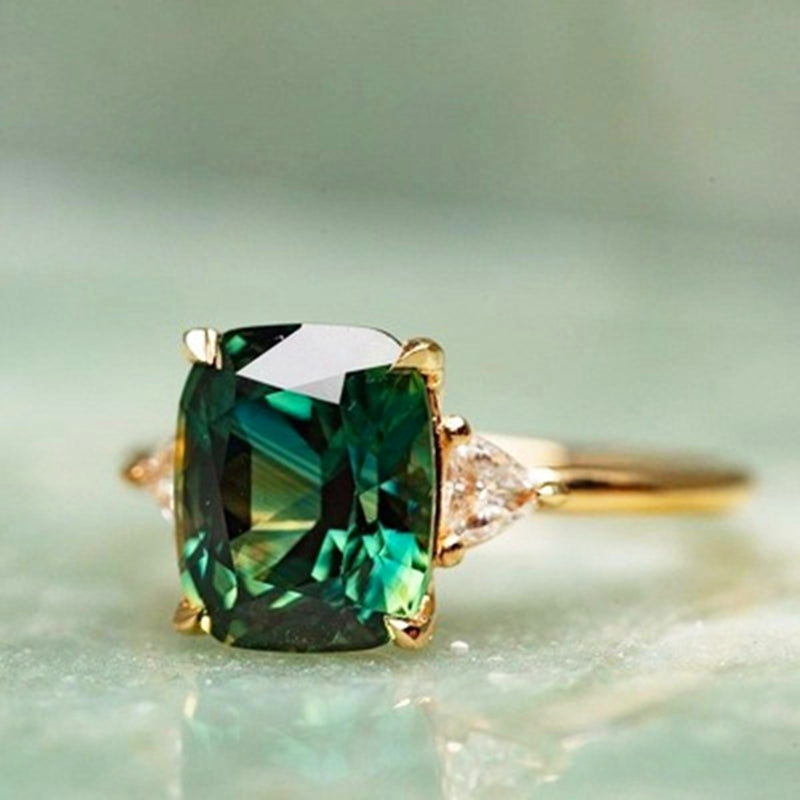 Elegant Vintage Ring with Square Emerald
