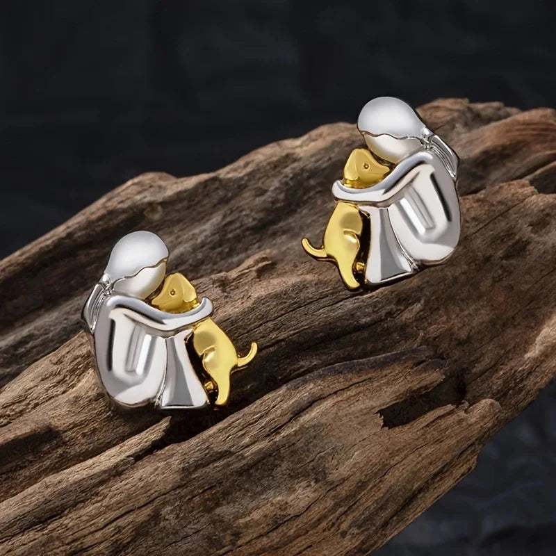 Hug Earrings in Two Colours Silver and Gold
