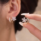 Flower Earrings with Zirconia Inlays in Gold
