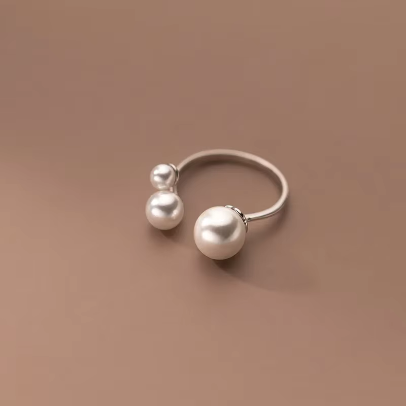 Rhona | Three Pearl Adjustable Ring