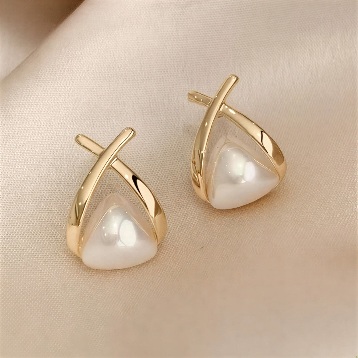 Della | Everyday Pearl Class Earrings