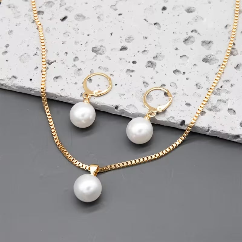 3-piece set of necklace and earrings with pearls