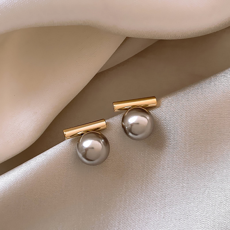 Jade | Gold Bar Pearl Stud Earrings