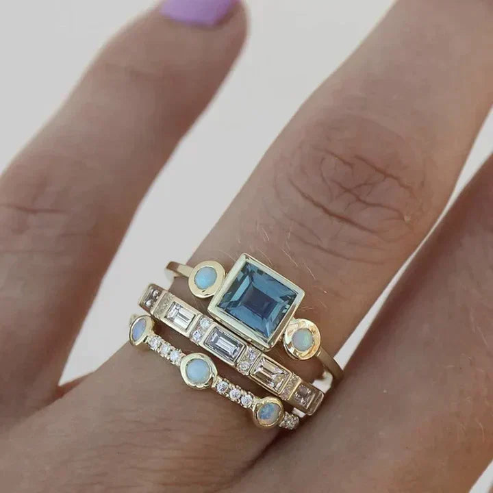 Silver-Coloured Vintage Ring with Blue Crystal