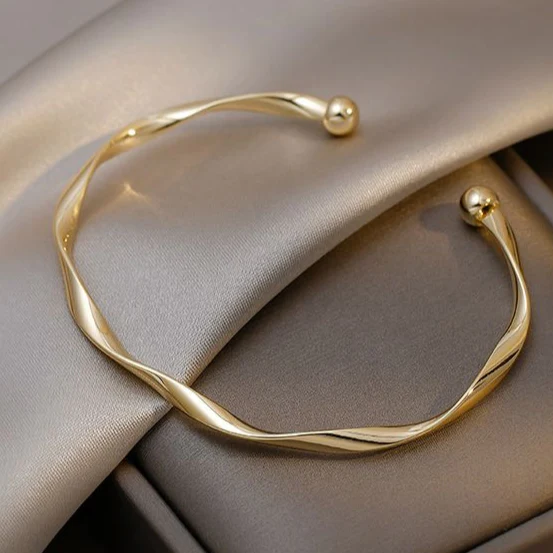 Yara | Elegant Gold Bracelet