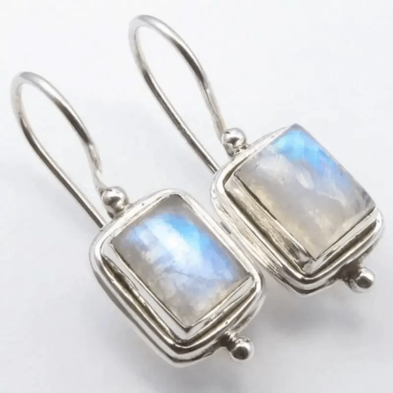 Beatriz - Vintage Earrings with Square Moonstone