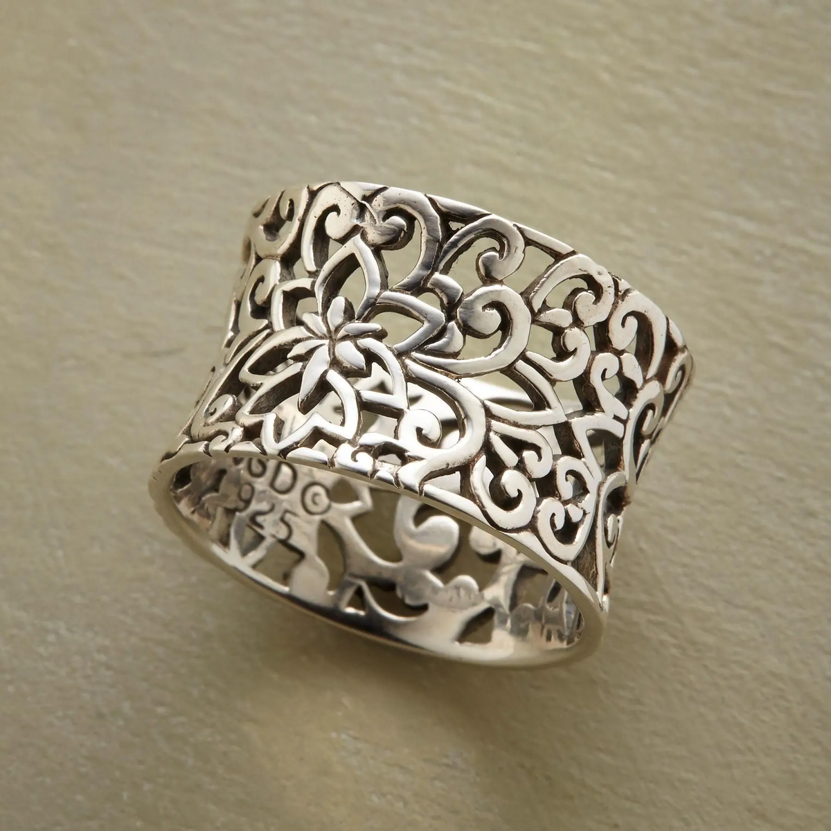Astrid | Elegant Vintage Silver Hollow Ring