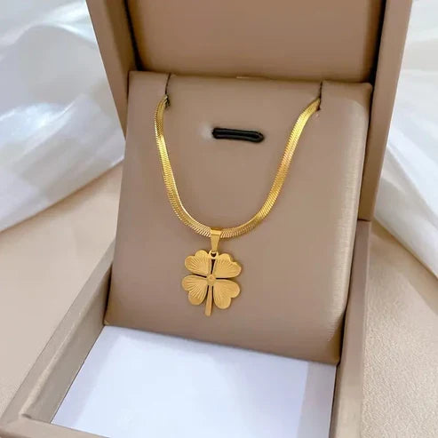 Olivia | Clover Gold Necklace