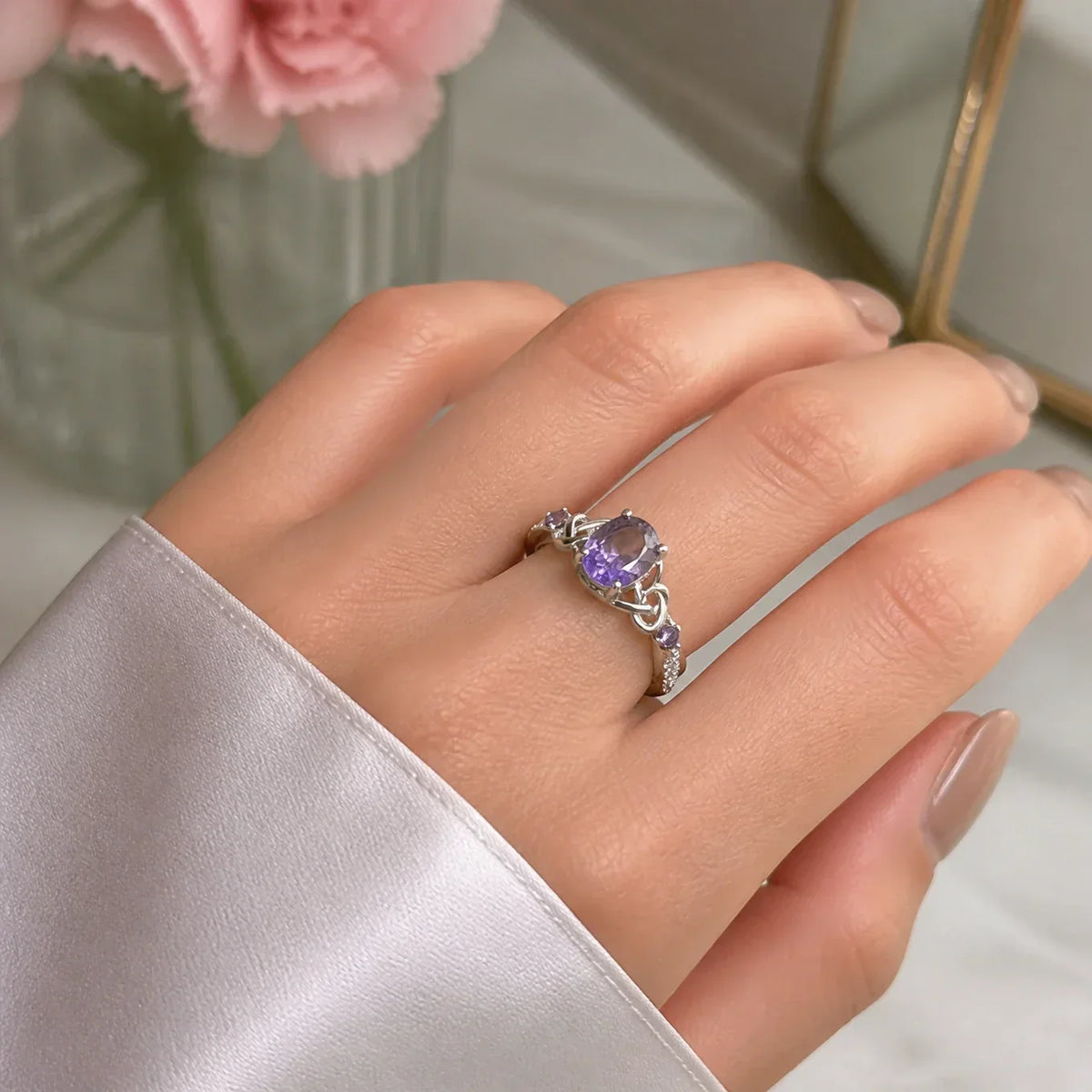 Marguerite | Amethyst White Gold Knot Ring