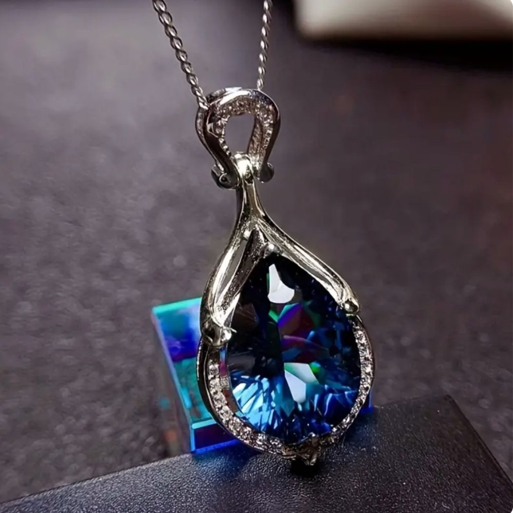 Alindra | Sapphire Halo Necklace
