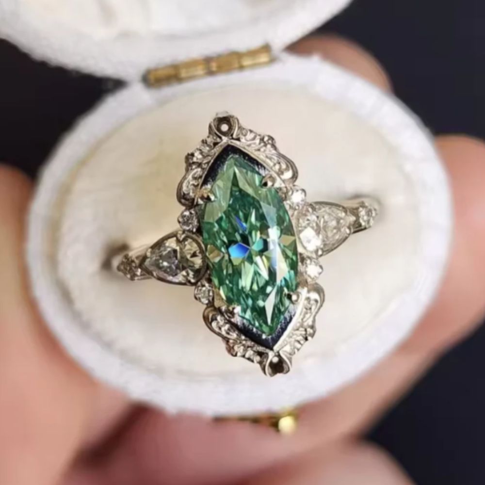Vaelira | Emerald Ring
